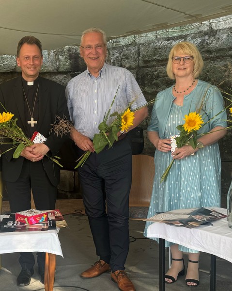 Sonntag, 21. Juli 2024; Für was brauchst Du noch Kirche? Joachim Herrmann bei der Podiumsdiskussion in Hannberg mit Erzbischof Herwig Gössl und der Vorsitzenden des Diözesanrats Astrid Schubert