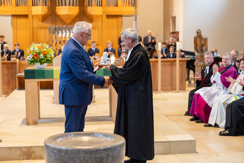 Mittwoch, 10. Juli 2024; Innenminister Joachim Herrmann bei der Verabschiedung von Oberkirchenrat Michael Martin. Martin hat sich in der evangelischen Landeskirche für die Integration von Flüchtlingen genauso wie für die Kirchenmusik und Ökumene eingesetzt
