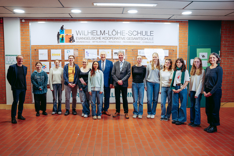 Mittwoch, 12. Februar 2025 Musik verbindet: Kooperation der ION mit der Wilhelm-Löhe-Schule Als Stiftungsratspräsident der ION würdigt Joachim Herrmann die neue Partnerschaft zwischen dem renommierten Musikfestival und der größten evangelischen Schule Bayerns. Ein besonderes Highlight: Am 8. Mai 2025, dem 80. Jahrestag des Kriegsendes, werden 200 Nürnberger Kinder im Projekt SingFrieden ihre Stimmen für den Frieden erheben. Herrmann: Ein beeindruckendes Zeichen für Gemeinschaft, Zusammenhalt und die Kraft der Musik. 
Copyright: Philip Kreibig