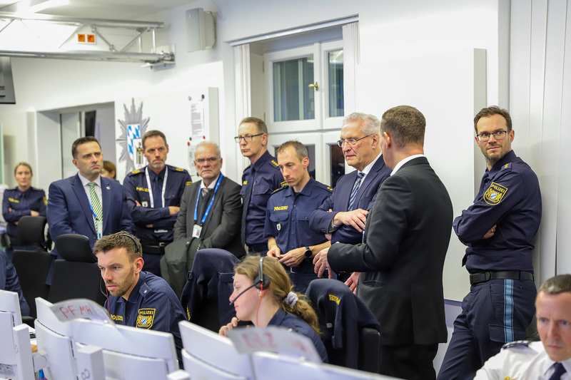 Freitag, 14. Februar 2025: Innenminister Joachim Herrmann besucht anlässlich der 61. Münchner Sicherheitskonferenz den Polizeiführungsstab der Polizei München. Der mutmaßliche Anschlag gestern in München zeigt: Sicherheit braucht vollen Einsatz, Entschlossenheit und Stärke.
Copyright: Bayerisches Innenministerium