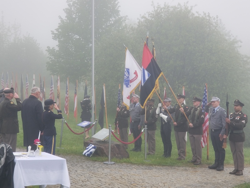 Montag, 5. Mai 2025; Bayerns Innenminister Joachim Herrmann hat heute bei der Feier zum 80. Jahrestag der Fahnenhissung der Stars and Stripes am Obersalzberg die enge Verbindung mit den Vereinigten Staaten von Amerika betont: "Vor acht Jahrzehnten beendeten die tapferen Soldaten der berühmten 3. US-Infanteriedivision die Schreckensherrschaft des Nationalsozialismus am Obersalzberg. Am anschließenden Neuanfang in Deutschland hatten die Vereinigten Staaten von Amerika maßgeblichen Anteil und wurden enger Freund und Verbündeter der Bundesrepublik."