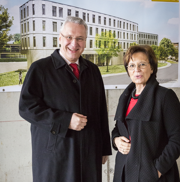 joachim herrmann mdl richtfest fur das neue zentrum bayern familie und soziales in nurnberg