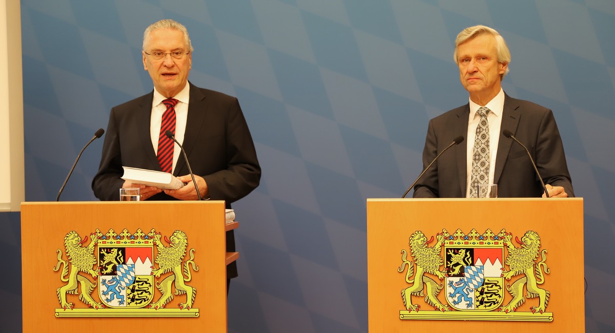 Innenminister Joachim Herrmann mit dem Prsidenten des Bayerischen Landesamts fr Statistik, Dr. Thomas Gl.