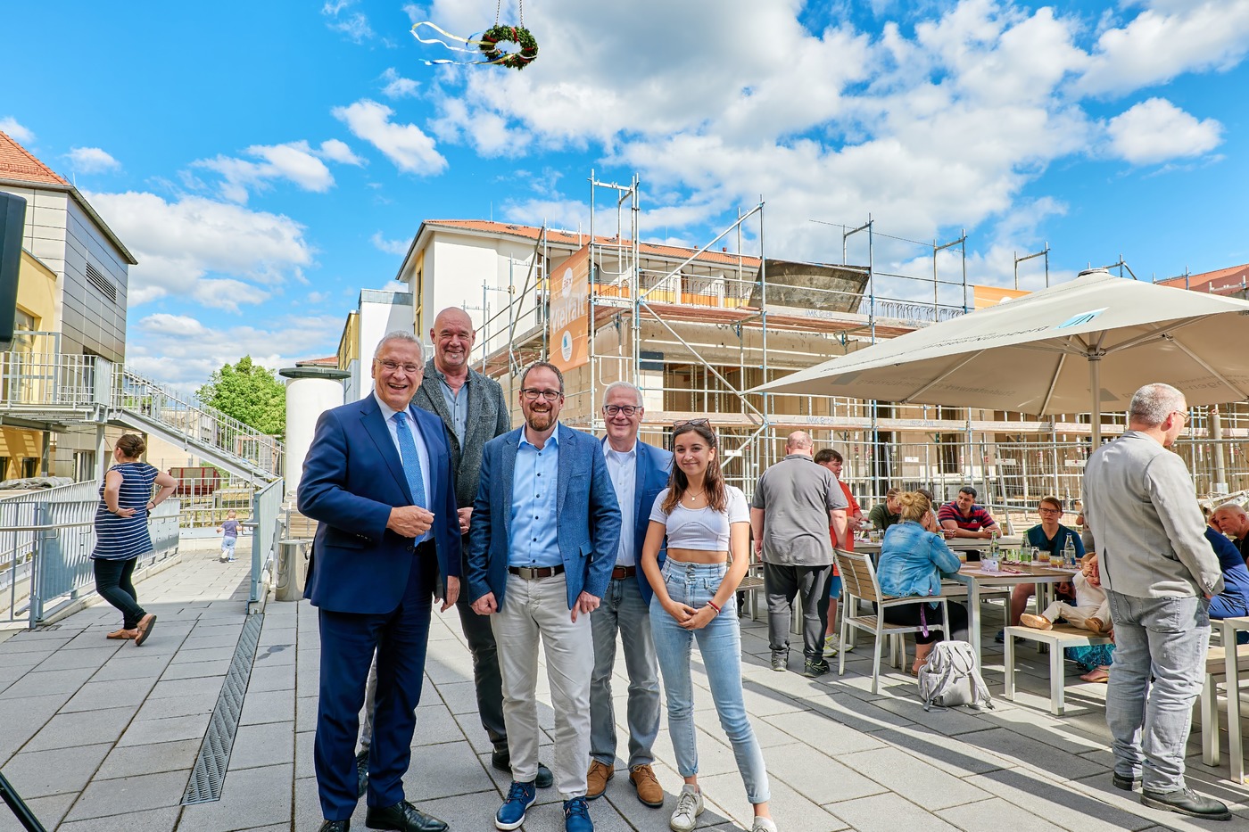 v.l.: Innenminister Joachim Herrmann, Mathias M. Meyer, Geschäftsführer Studierendenwerk Erlangen-Nürnberg; OB Florian Janik; Christian Zens, Kanzler der FAU; Aydan Eda Şimşek, Stadträtin Erlangen v.l.: Innenminister Joachim Herrmann, Mathias M. Meyer, Geschäftsführer Studierendenwerk Erlangen-Nürnberg; OB Florian Janik; Christian Zens, Kanzler der FAU; Aydan Eda Şimşek, Stadträtin Erlangen