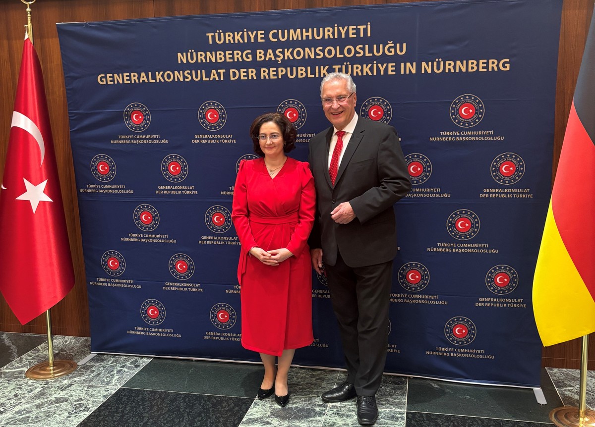 Generalkonsulin Fatma Taşan Cebeci neben Innenminister Joachim Herrmann Generalkonsulin Fatma Taşan Cebeci neben Innenminister Joachim Herrmann